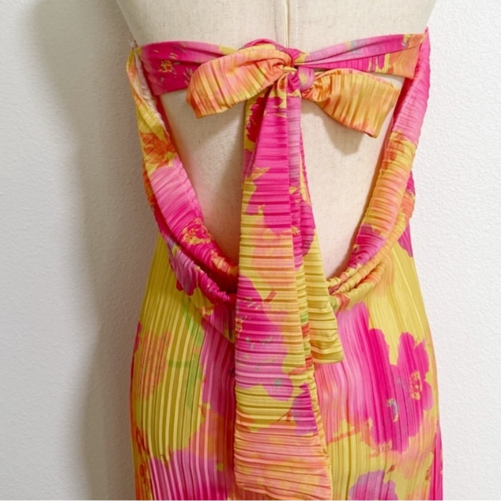 NWT Pretty Little Thing - Multi Floral Print Plisse Bandeau Cowl Back Maxi Dress - Picture 6 of 7